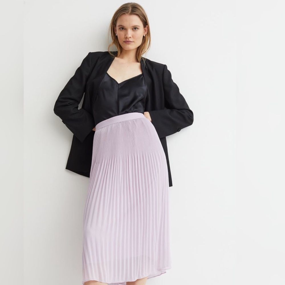 𝅺NEW H&M lilac pleated skirt​​​​